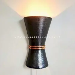 Lampu dinding tembaga motif batu