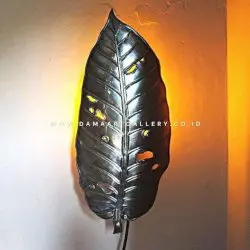 Lampu Dinding Ukiran Tembaga